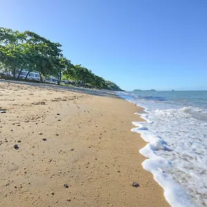 Beachfront On Trinity Apart Otel